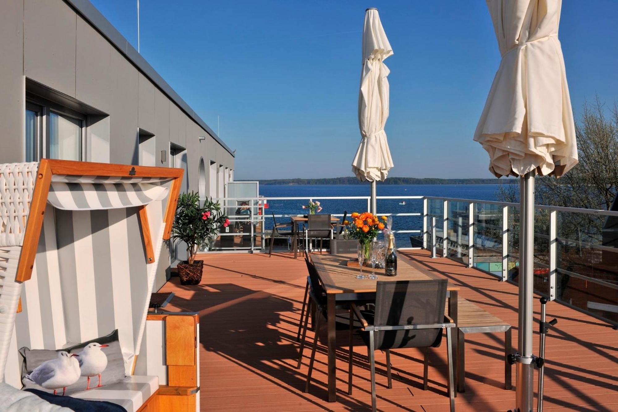 Apartmenthaus Hafenspitze: Seaside Terrace with City Views Eckernfoerde Exterior photo